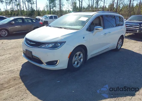 2017 Chrysler Pacifica Hybrid Platinum z USA, uszkodzony, nr VIN 2C4RC1N79HR822310